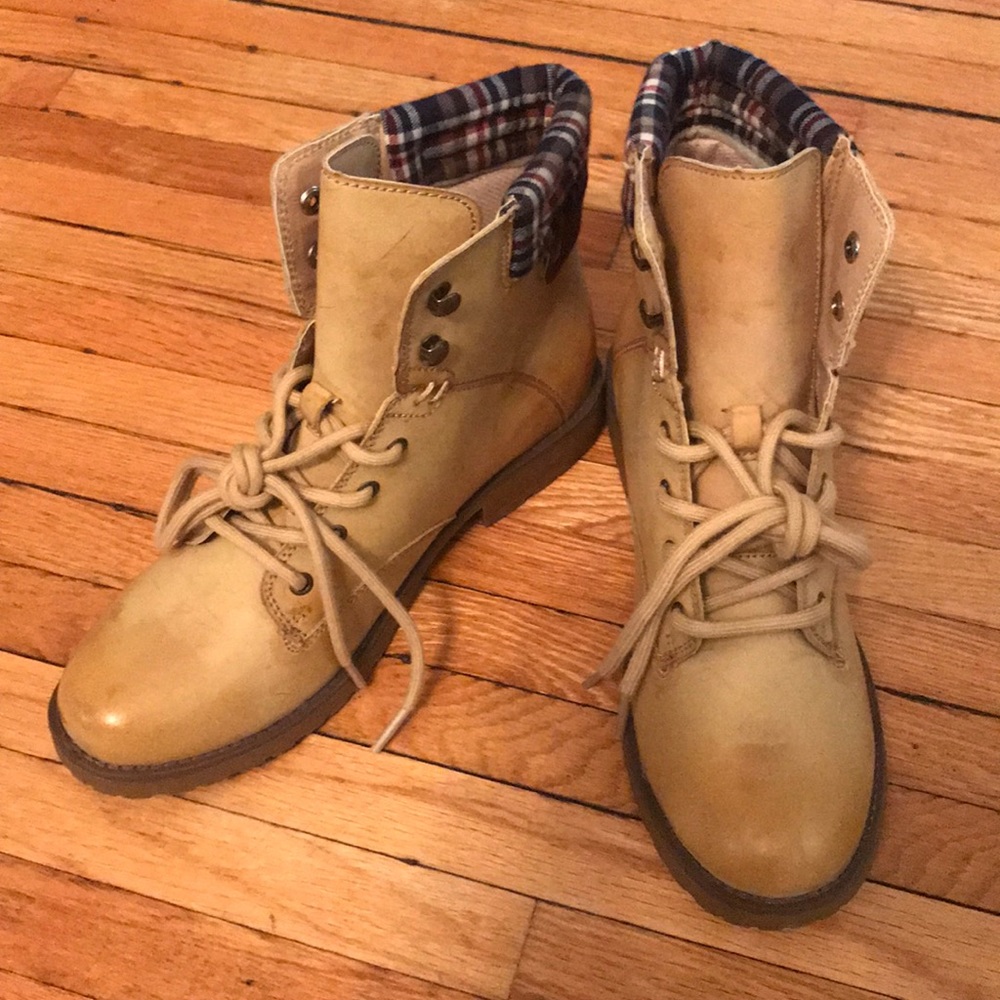 Women’s combat boots